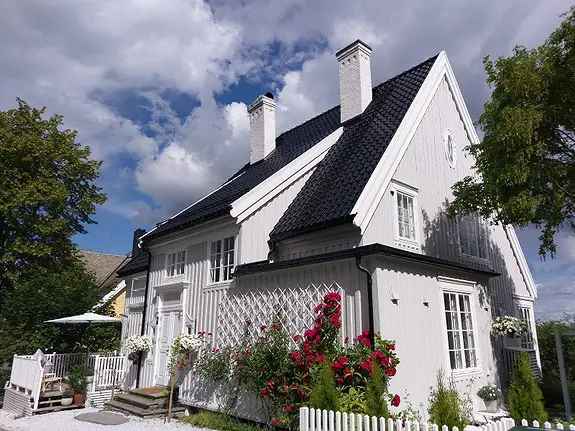 Sentral og Strøken Leilighet I Villa