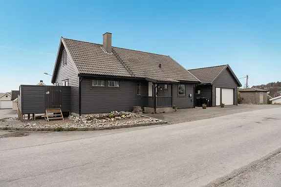 Enebolig med Sokkelleilighet og Garasje Mykjefeltet