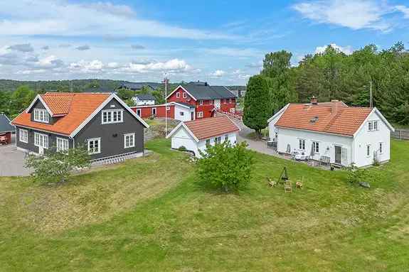 Nøtterøy gård - Hovedhus m sidefløy, 4 leiligheter, hesteanlegg