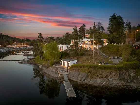 Strandpromenade Nesøya - Tomannsbolig m/ Båthus & Brygge