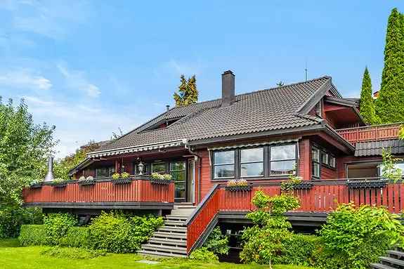 Enebolig over 3 plan - Barnevennlig - Hage - Garasje