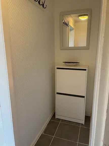Sentral Hybel til Leie 1 Soverom Hage Parkering