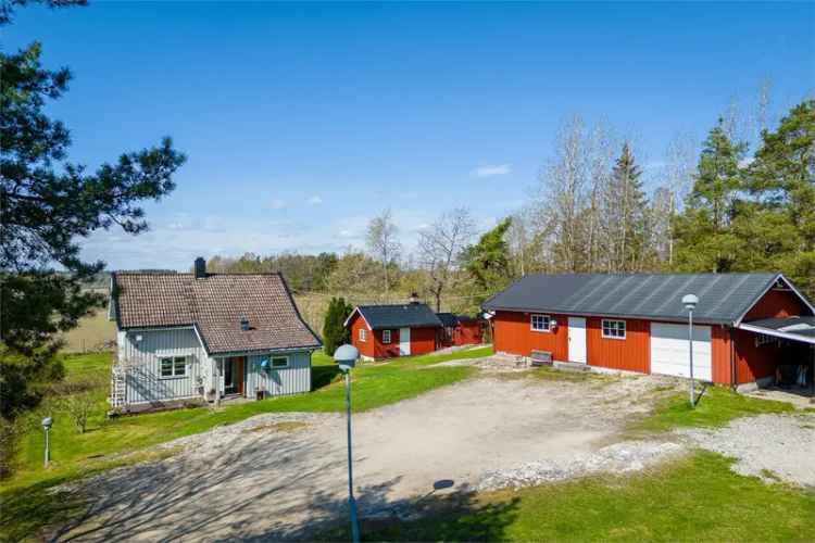 Småbruk fra 1925 - Sjarmerende eiendom med snekkerverksted og anneks