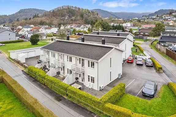 Lyngdal Rom Rekkehus 3 Soverom Garasje Sentralt