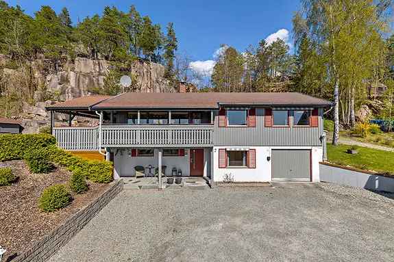 Innholdsrik enebolig Lahell - Fjordutsikt - Stor Tomt