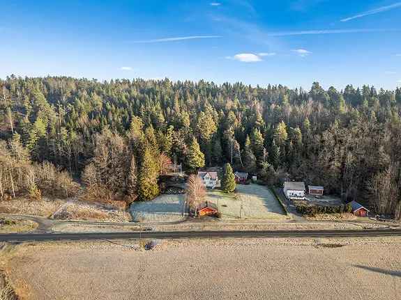 Koselig Småbruk 3 Soverom Dobbel Garasje Idyllisk