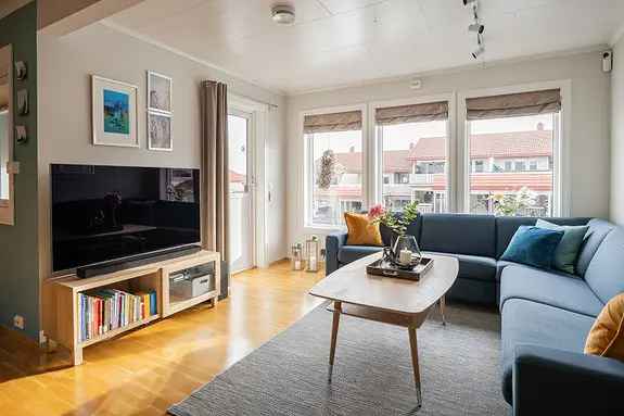 Romslig rekkehus Tiller - 3 soverom, 3 uteplasser, carport
