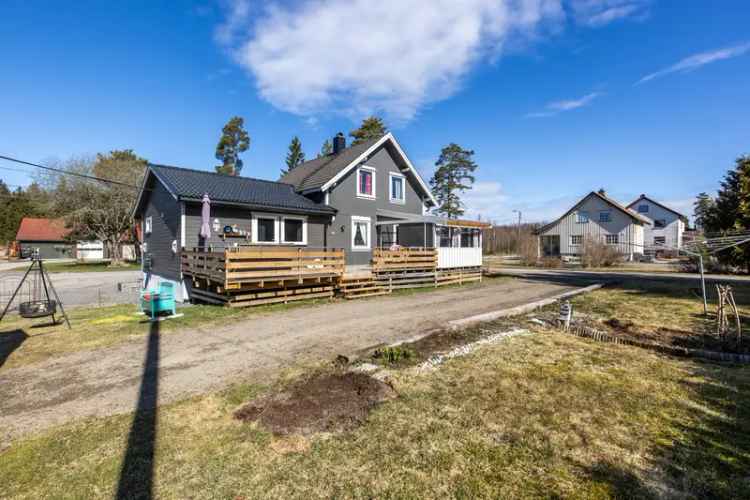 Båstad bolig - Koselig familiehus med terrasse og garasje