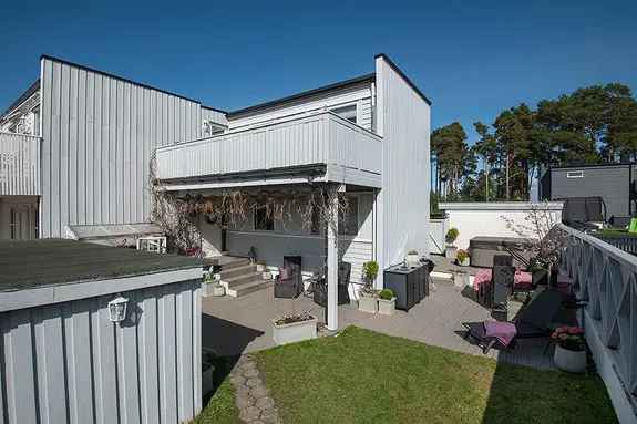 Romslig Rekkehus 149m² - 3 Soverom - Garasje - Jakobsli