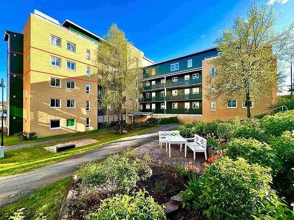 Stor 3-4 roms Endehjørneleilighet med Peis Veranda og Garasje