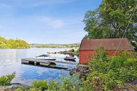 Romslig enebolig ved Nordåsvannet med sjøtomt