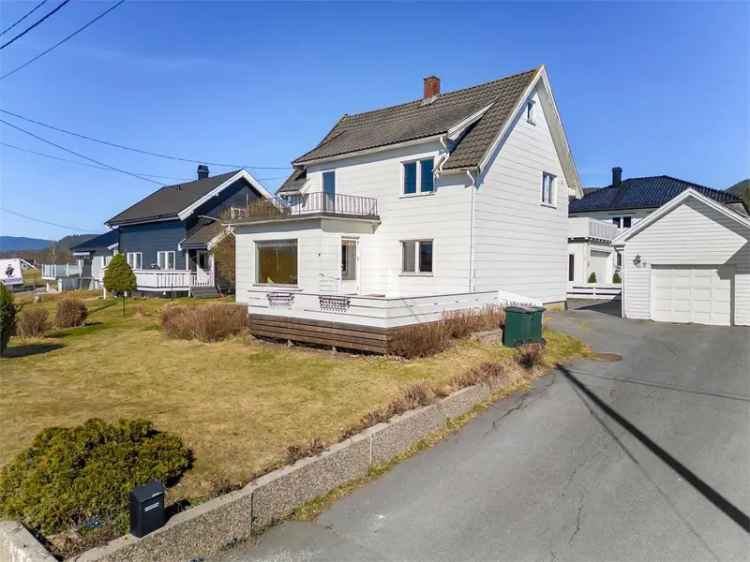Steinbergveien 24 Enebolig med Garasje - Renoveringsobjekt