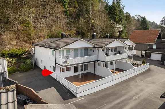 Lettstelt leilighet bakkeplan stor terrasse Egersund