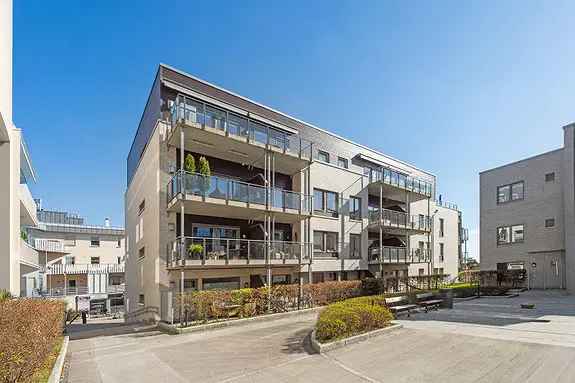 Bekkestua Sentrum: 2-roms leilighet med uteplass og garasje