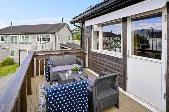 Moderne Tomannsbolig Eidsnes - Barnevennlig
