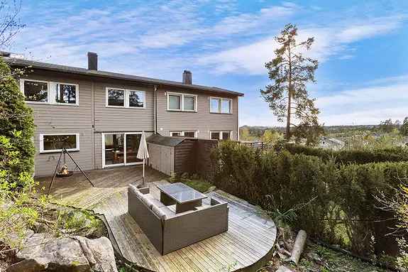 Rekkehus Langhus - Markterrasse Balkong Garasje Barnevennlig