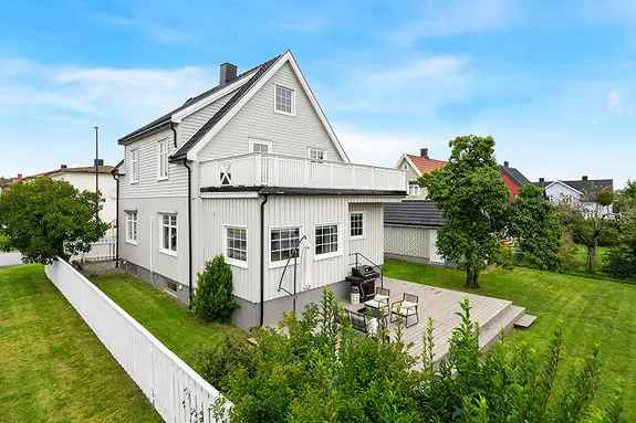 Sjarmerende Enebolig Med Takterrasse - Oppusset 2018