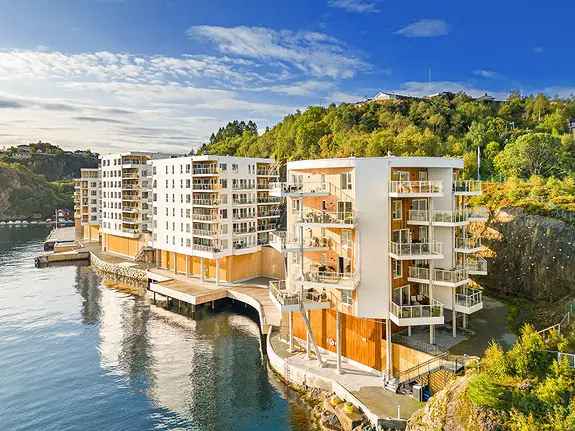 Lekker 4-roms leilighet 2021 Fantastisk sjøutsikt Garasjeplass Heis