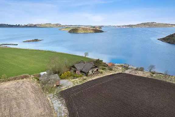 Sjøeiendom med strandlinje og naust - Totalrenovering