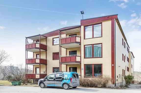 Grurud - 3-roms leilighet med balkong og garasje