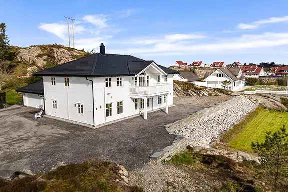 Drømmebolig 396 kvm - Stor Tomt - Dobbel Garasje