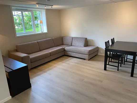 3 soverom leilighet 90m2 - Varme i gulv - N&#230;r trikk
