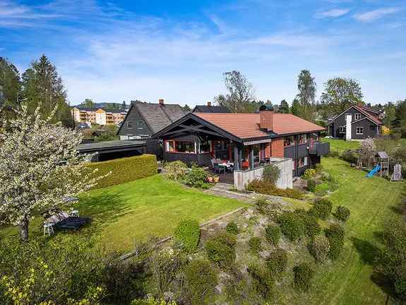 Enebolig Bekkestua - 4 soverom, 2 bad, stor tomt