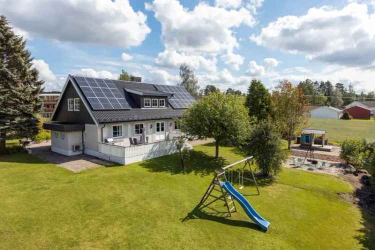 Flott familiebolig pa over 2 mål med hybel og dobbelgarasje