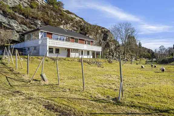 Enebolig med dobbel garasje Kårtveit