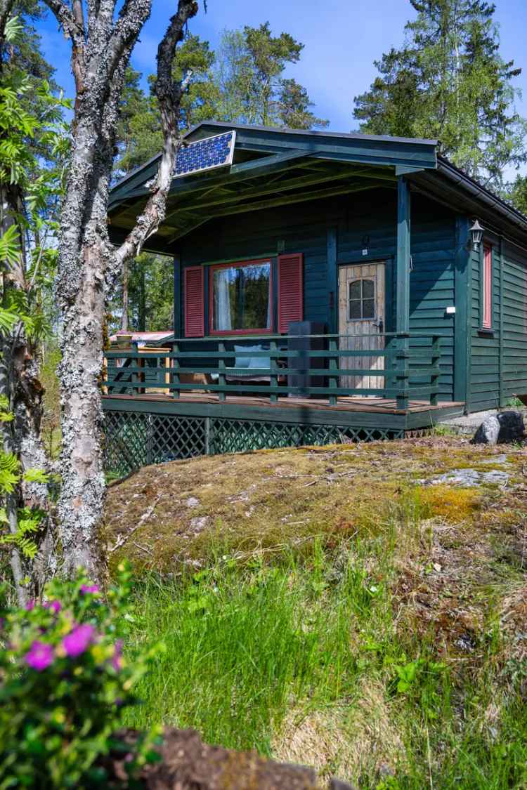 Sjarmerende Hytte ved Skog og Vann