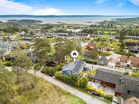 Enebolig i Asker med Fjordutsikt Dobbelgarasje