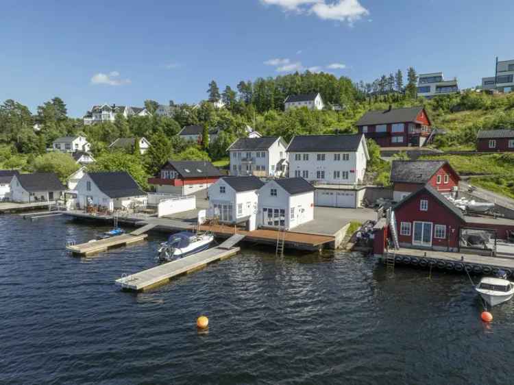 Tromøy Enebolig Sjønær Vestvendt Utsikt Ingen Boplikt Dobbel Garasje