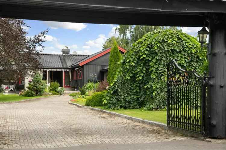 Meierivegen 23: Stor Eiendom med Versace Bad