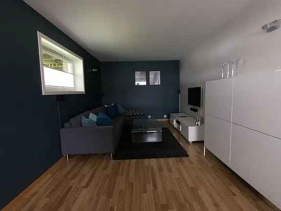 Sunde Sokkelleilighet - Lys, Moderne og Sentralt
