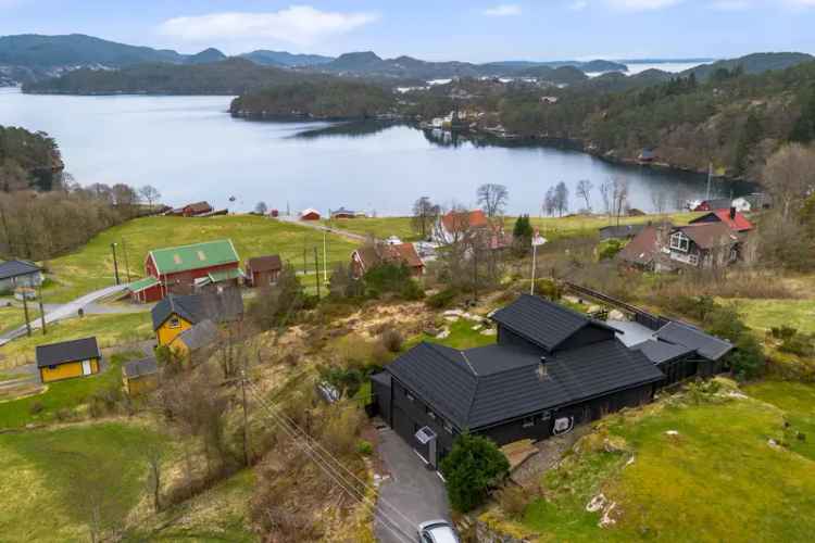 Fana enebolig - 3 plan, båtfesterett, oppgradert 2022