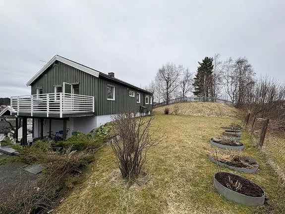 4-roms leilighet Nidarvoll - Balkong - Hage - Carport