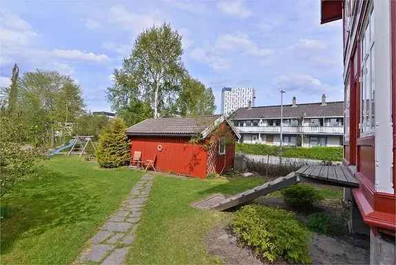 Sentral 5-roms leilighet med hage