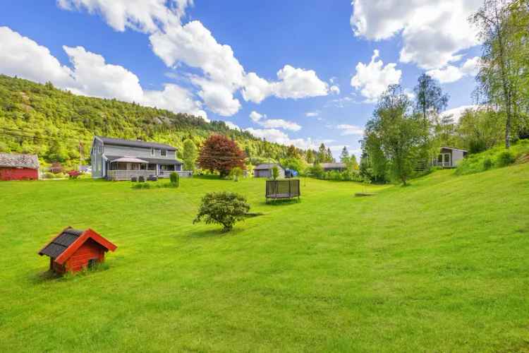 Nydelig Eiendom Osterøy - Idyllisk Tomt - Bolig Garasje Hytte