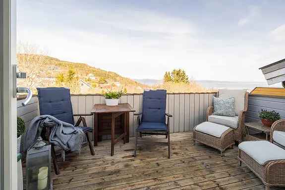 Rekkehus med fjordutsikt - Barnevennlig beliggenhet