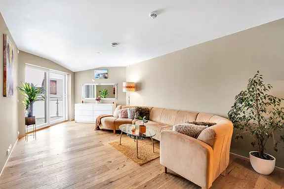 Moderne 3-roms leilighet med garasjeplass og balkong