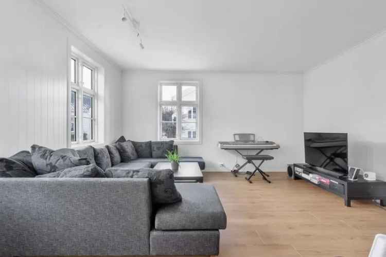 Rom i leilighet Grimstad - Studentbolig