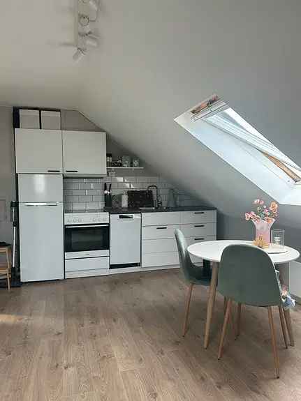 Loftsleilighet sommer 2025 - sentralt og koselig