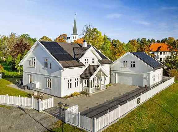 Stor villa i Haugsbygd - 2010 - Dobbelgarasje - Solcelleanlegg