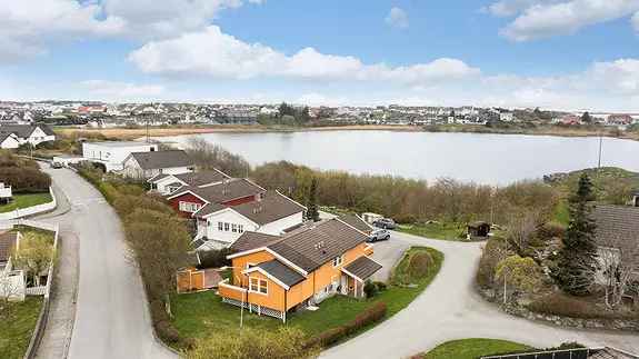 Enebolig til salgs - Velholdt - Barnevennlig beliggenhet - Flott utsikt