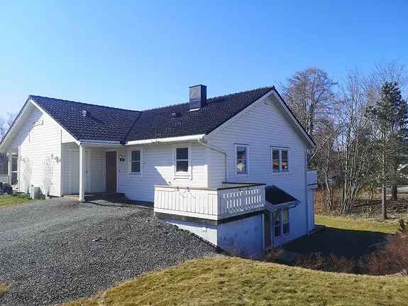 Stor Lys Leilighet I Åsen Sentrum Ved Jernbanestasjonen