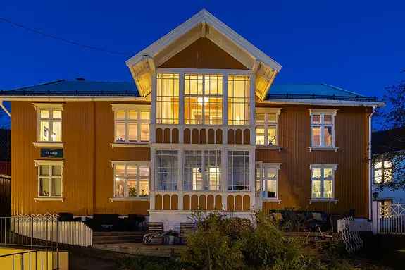 Drøbak Sentrum: Sjarmerende 4-roms leilighet med fjordutsikt