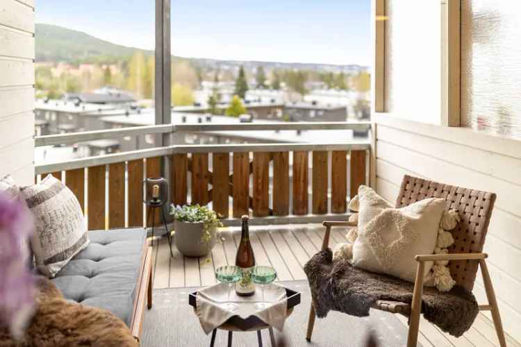 Stor 2-roms Toppleilighet med God Standard - Utsikt