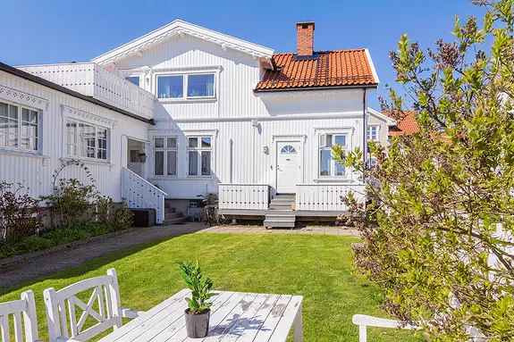 Sentral 4-roms leilighet nær strand og tog