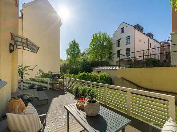 Nydelig 2 3-roms leilighet med terrasse - sentralt og rolig