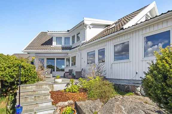 Enebolig Grimstad sentrum 5 soverom 2 bad Garasje